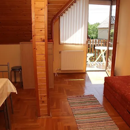 Andrea Apartmanhaz