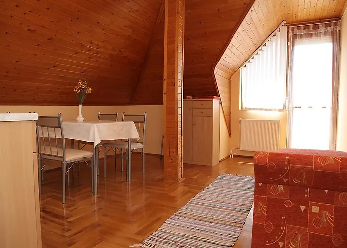 Andrea Apartmanhaz *